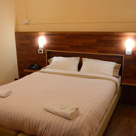 Royal Hotel 2*