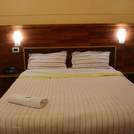Royal Hotel 2*